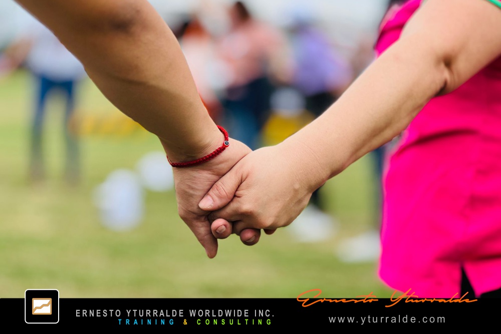 Talleres de Cuerdas Bajas para fortalecer habilidades blandas en equipos LATAM